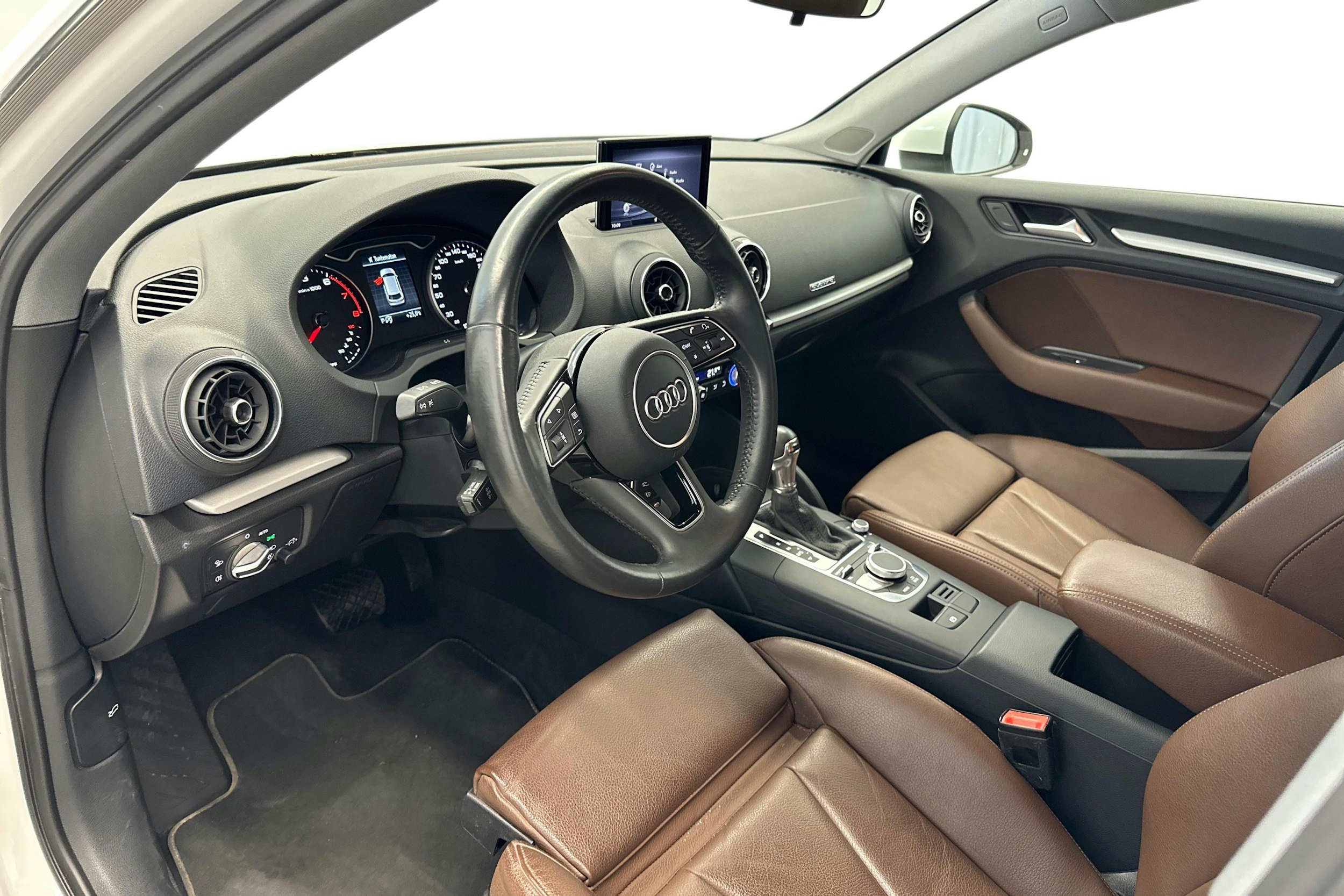 valkoinen Audi A3 2020 kuva 7.