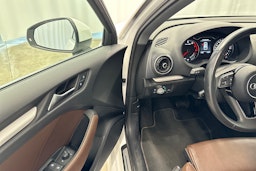 valkoinen Audi A3 2020 kuva 14.