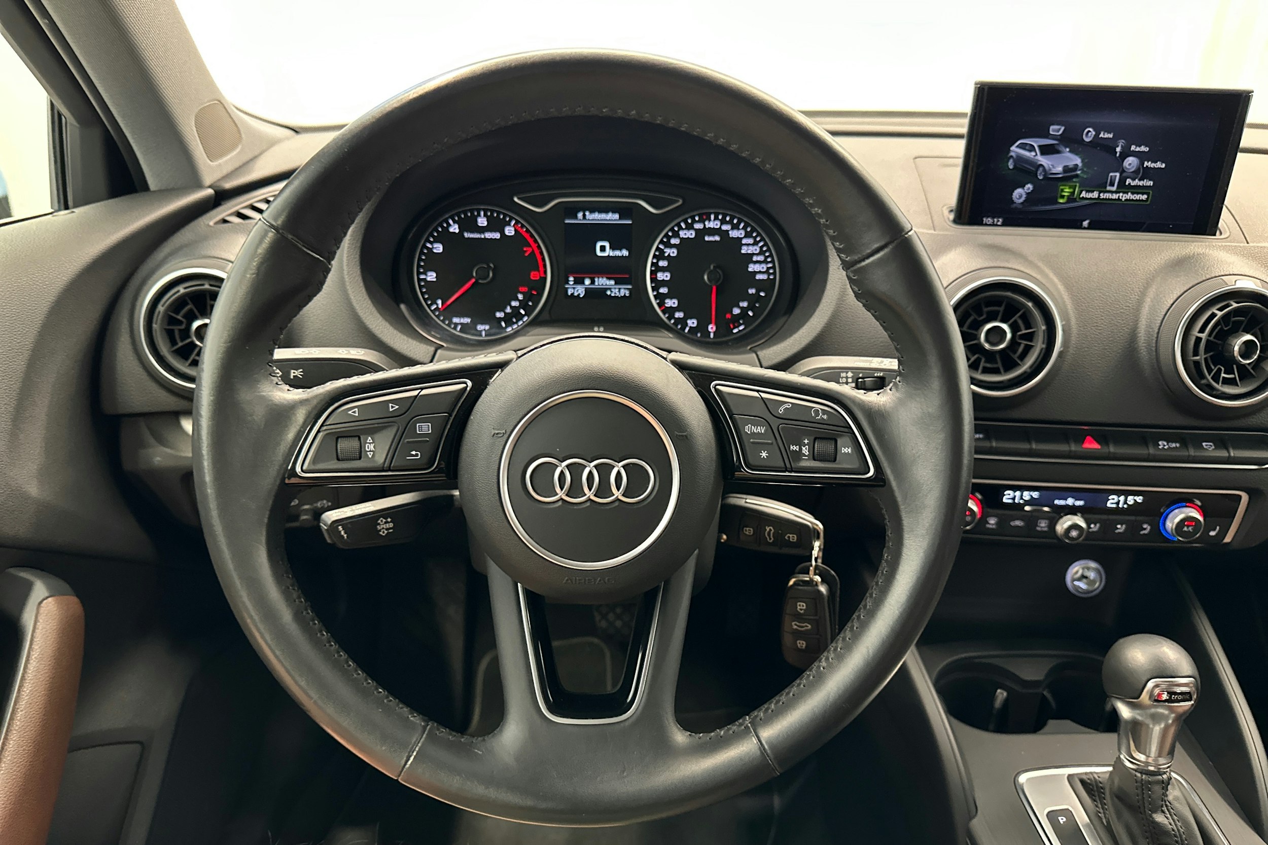 valkoinen Audi A3 2020 kuva 15.