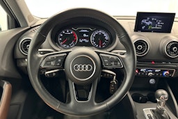 valkoinen Audi A3 2020 kuva 15.