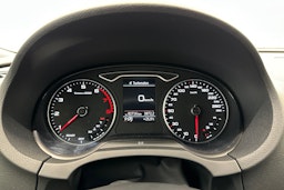 valkoinen Audi A3 2020 kuva 16.