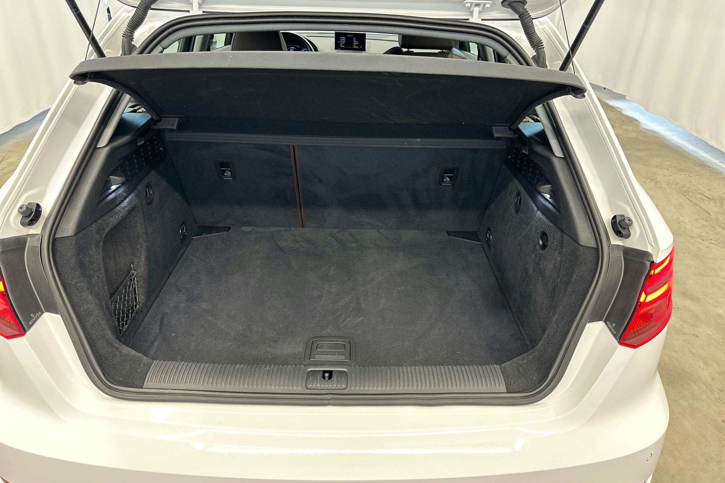 valkoinen Audi A3 2020 kuva 20.