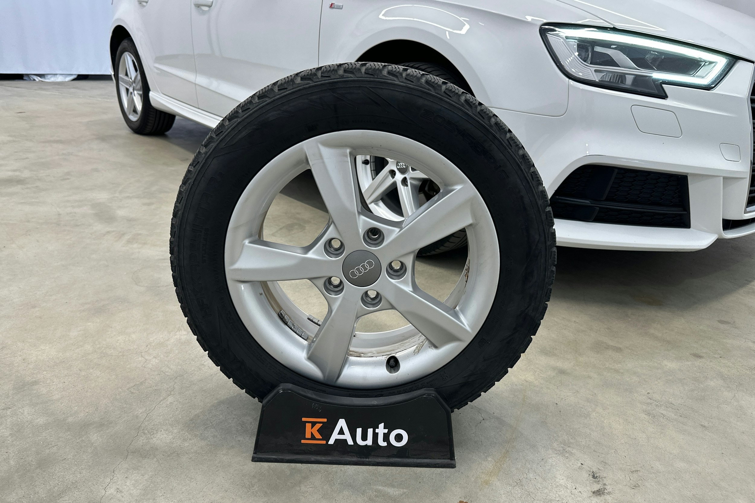valkoinen Audi A3 2020 kuva 22.
