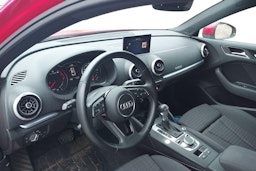 punainen Audi A3 2020 kuva 3.