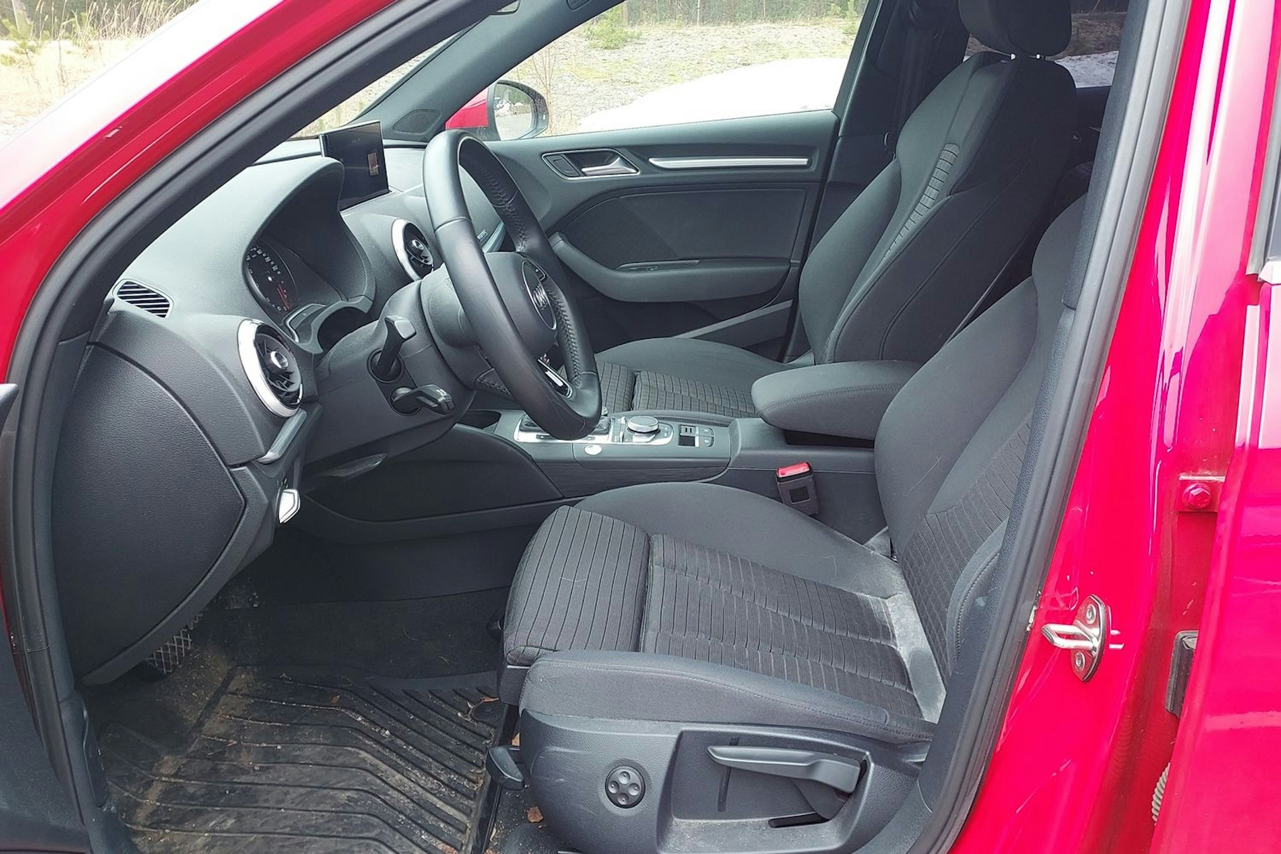 punainen Audi A3 2020 kuva 4.