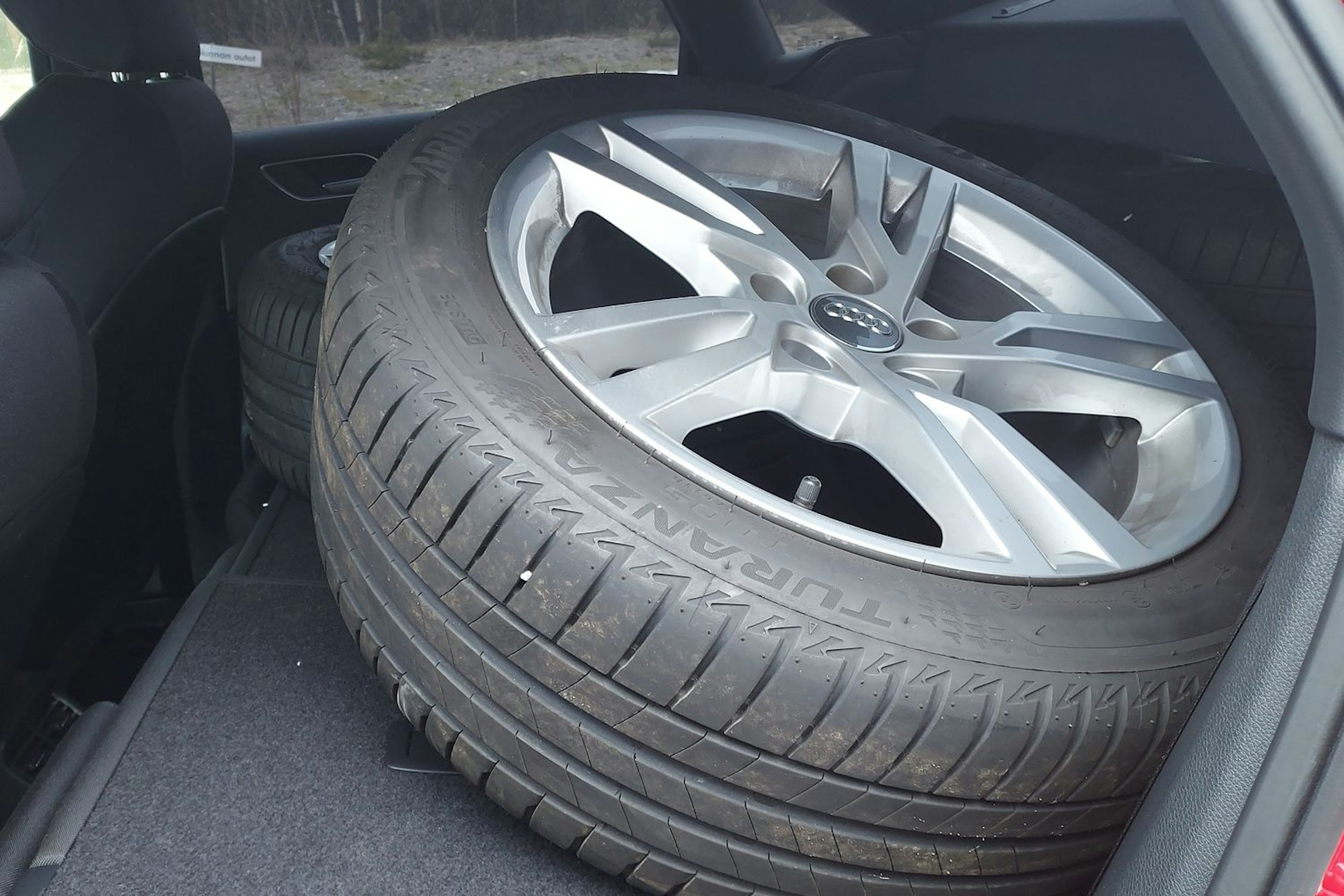 punainen Audi A3 2020 kuva 8.