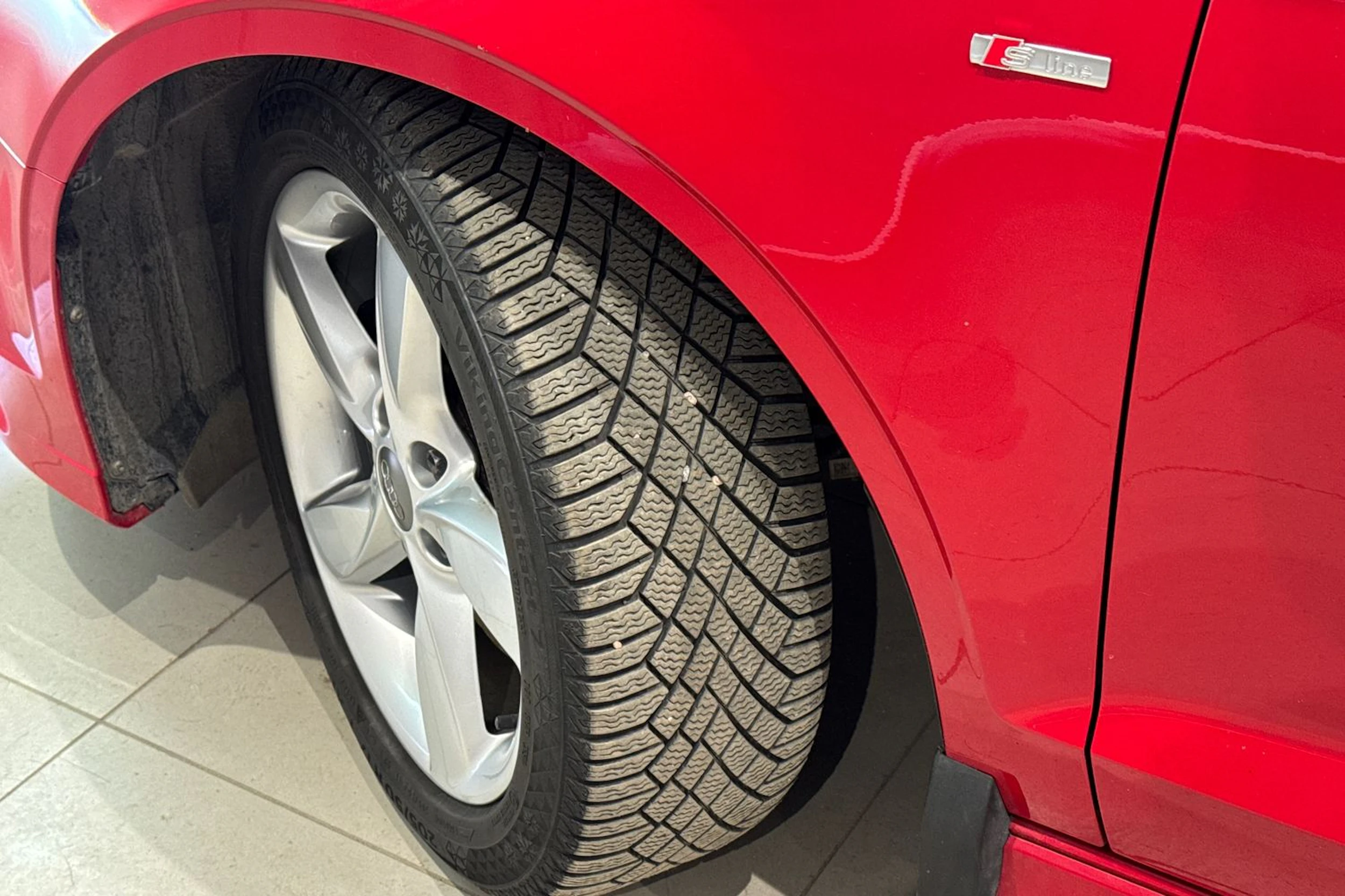 punainen Audi A3 2020 kuva 13.