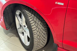 punainen Audi A3 2020 kuva 13.