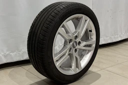 punainen Audi A3 2020 kuva 15.