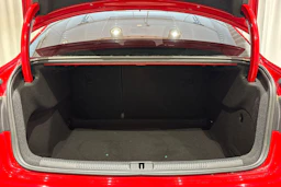 punainen Audi A3 2020 kuva 17.