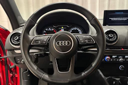 punainen Audi A3 2020 kuva 19.