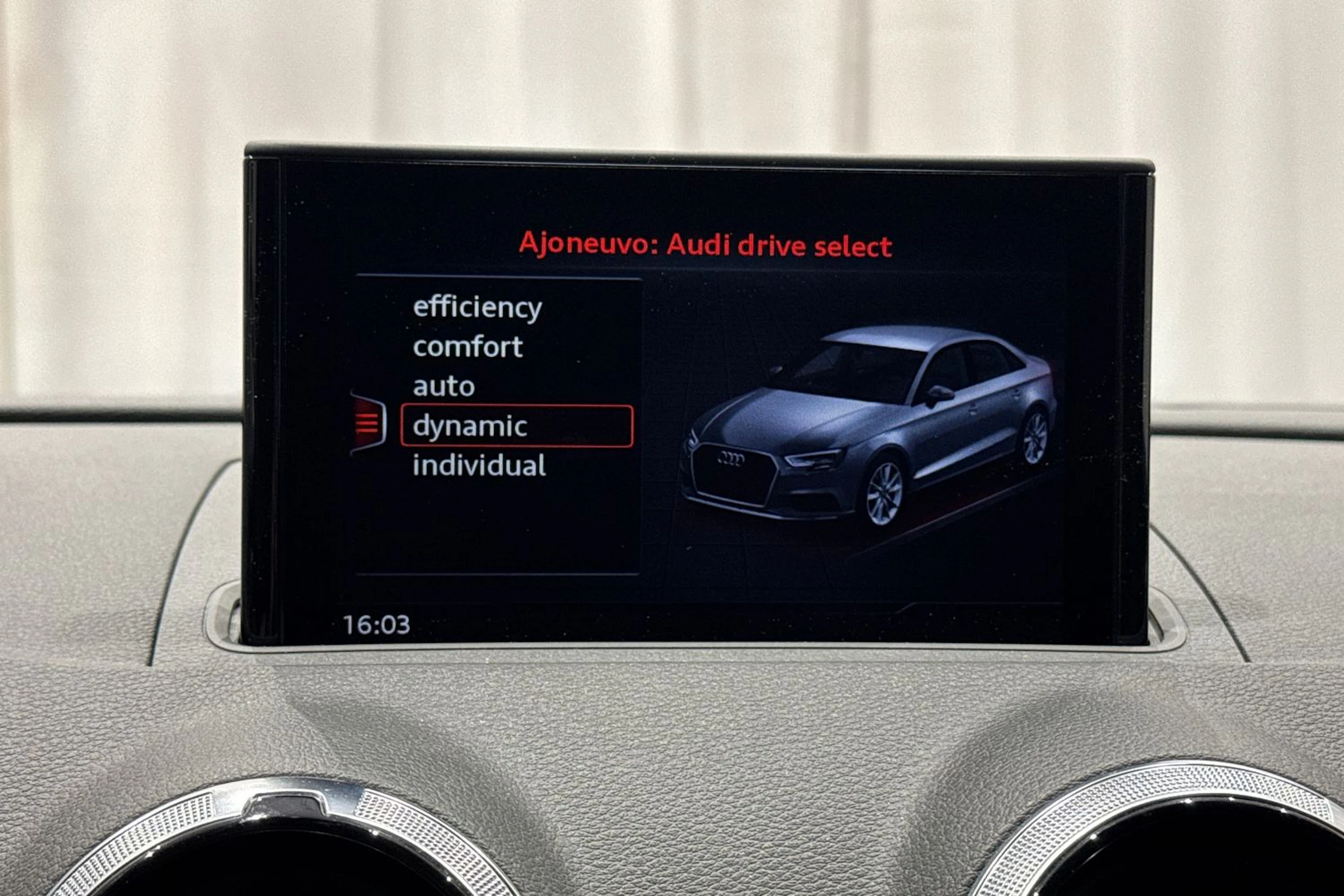 punainen Audi A3 2020 kuva 25.