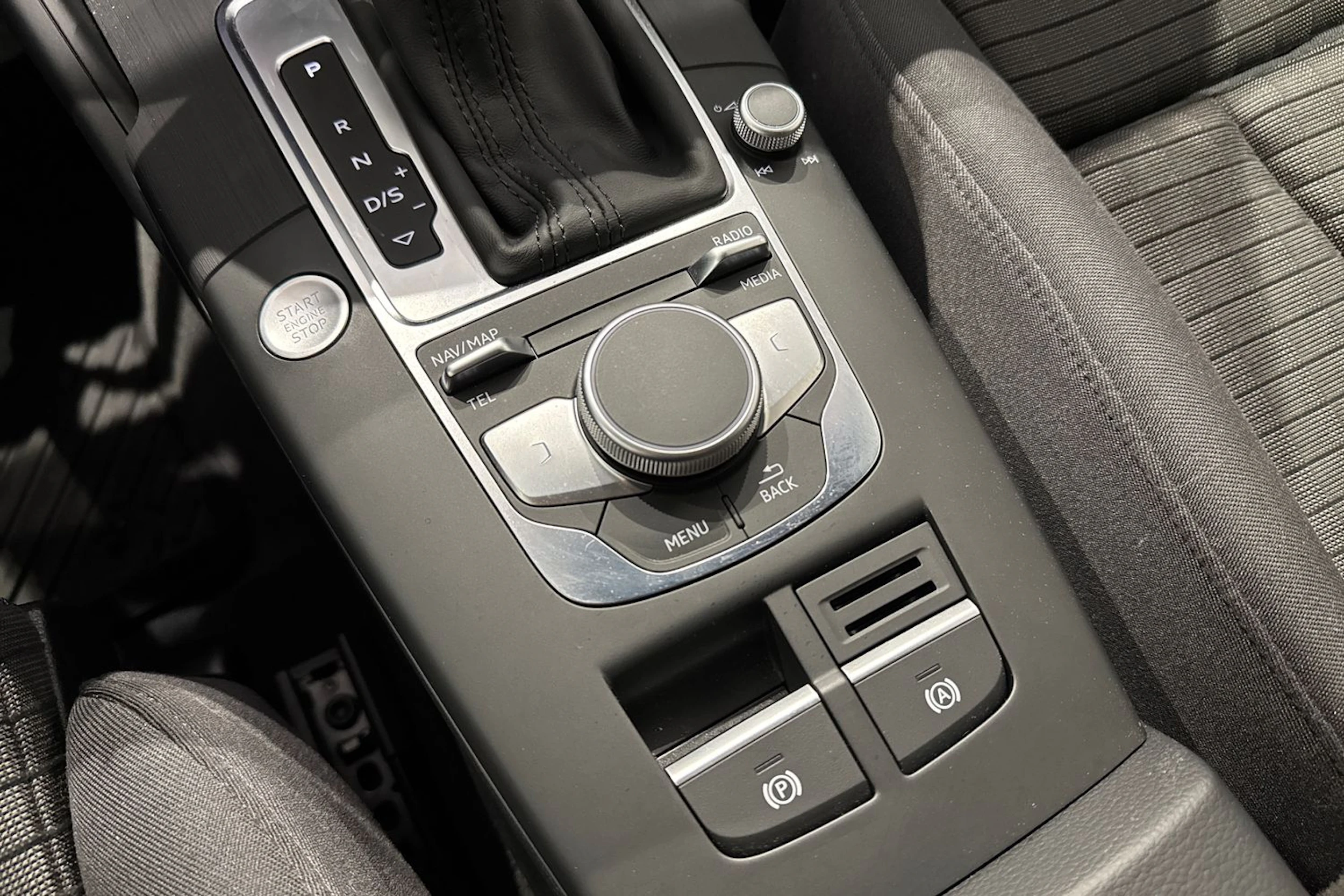 punainen Audi A3 2020 kuva 27.