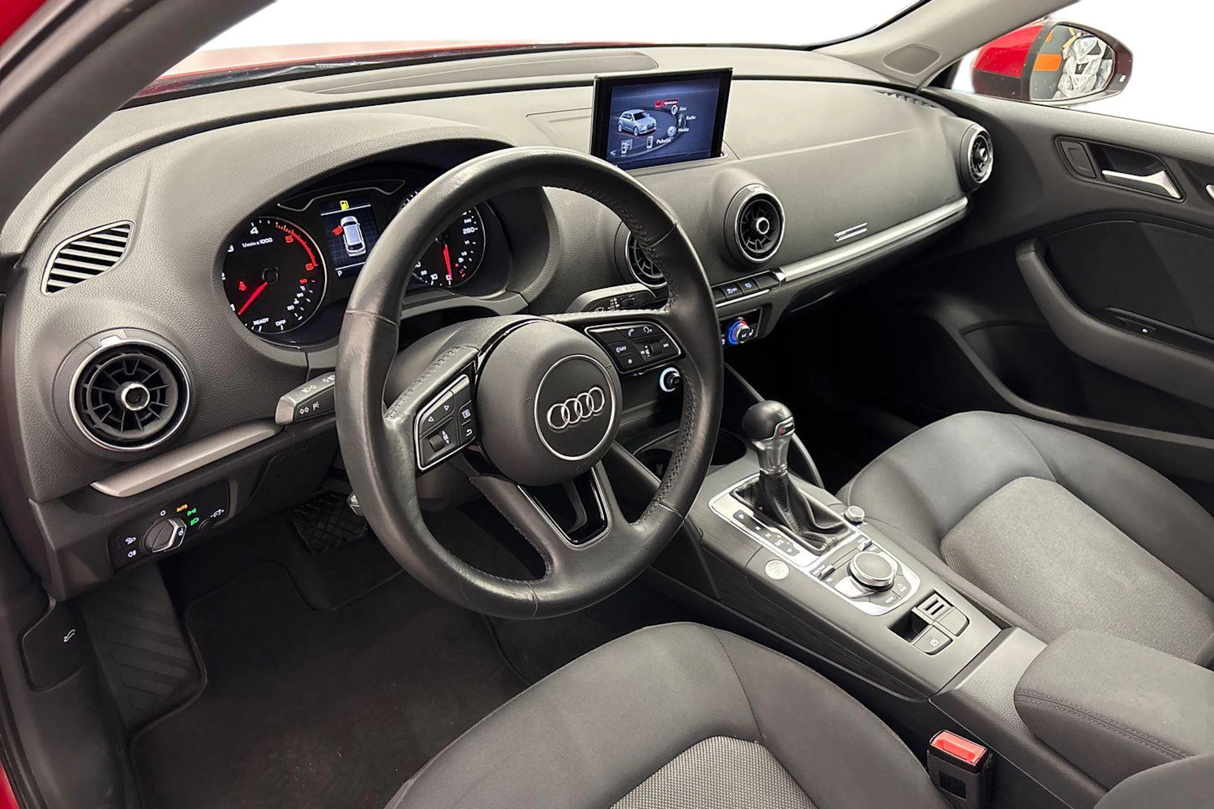 punainen Audi A3 2020 kuva 6.