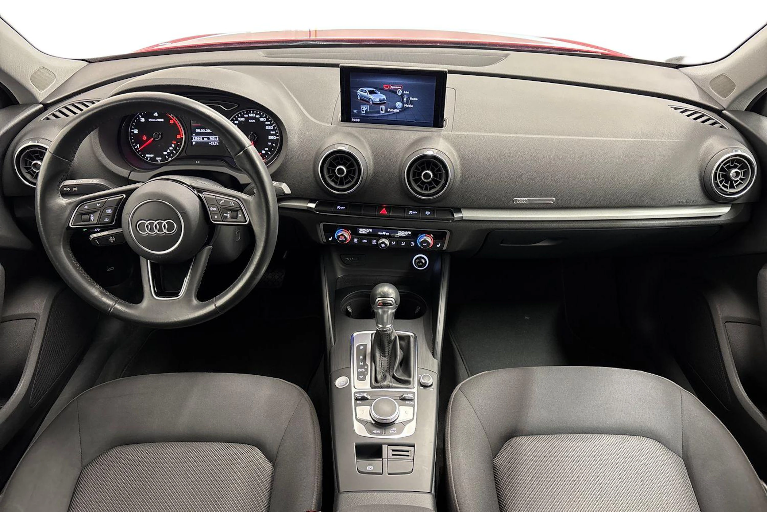 punainen Audi A3 2020 kuva 7.