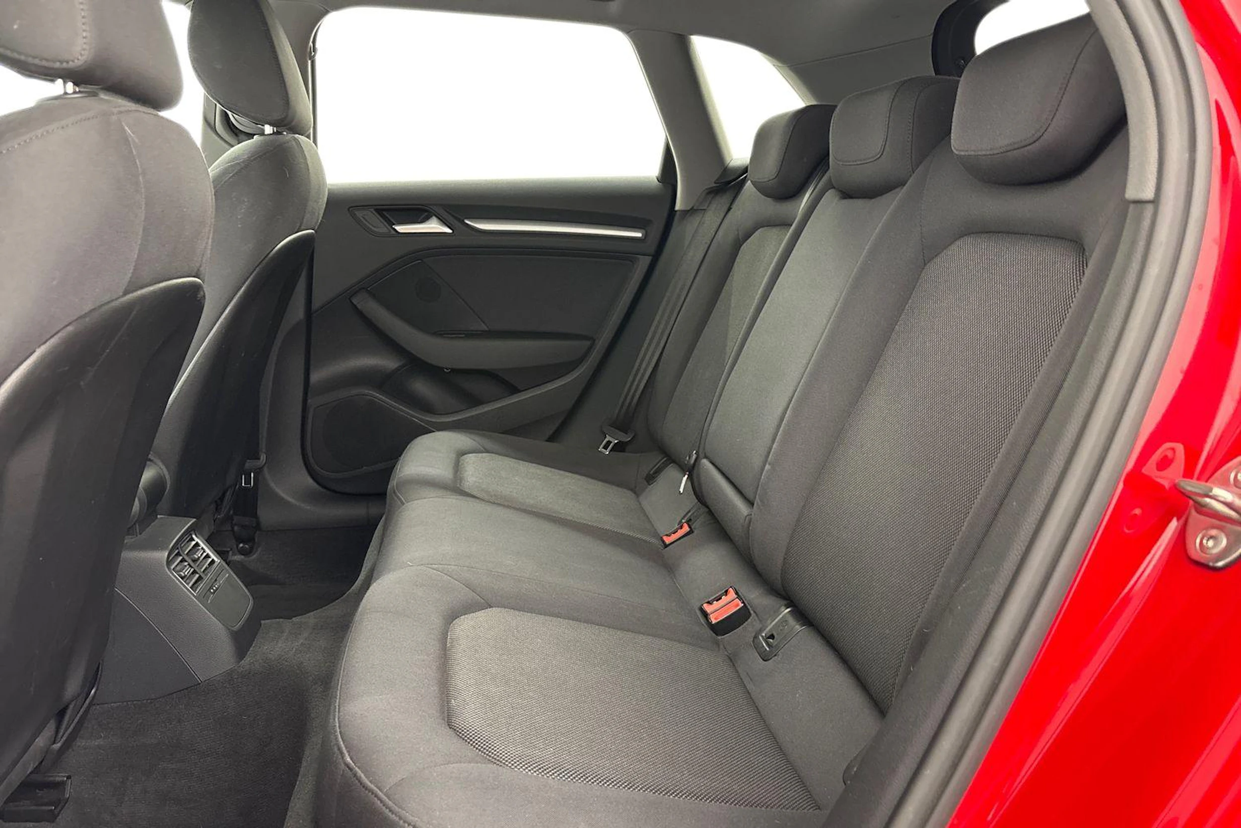 punainen Audi A3 2020 kuva 8.