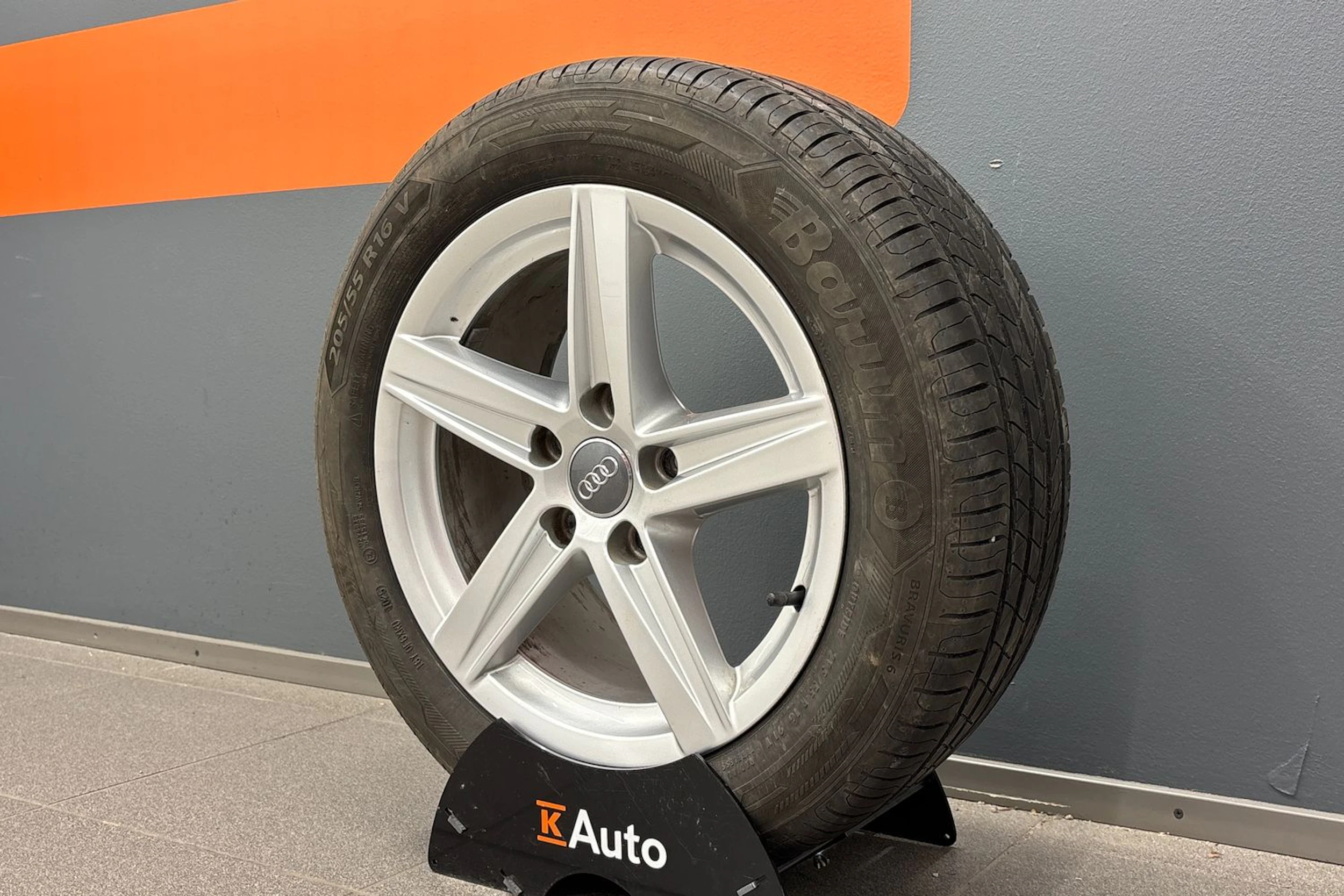 punainen Audi A3 2020 kuva 10.