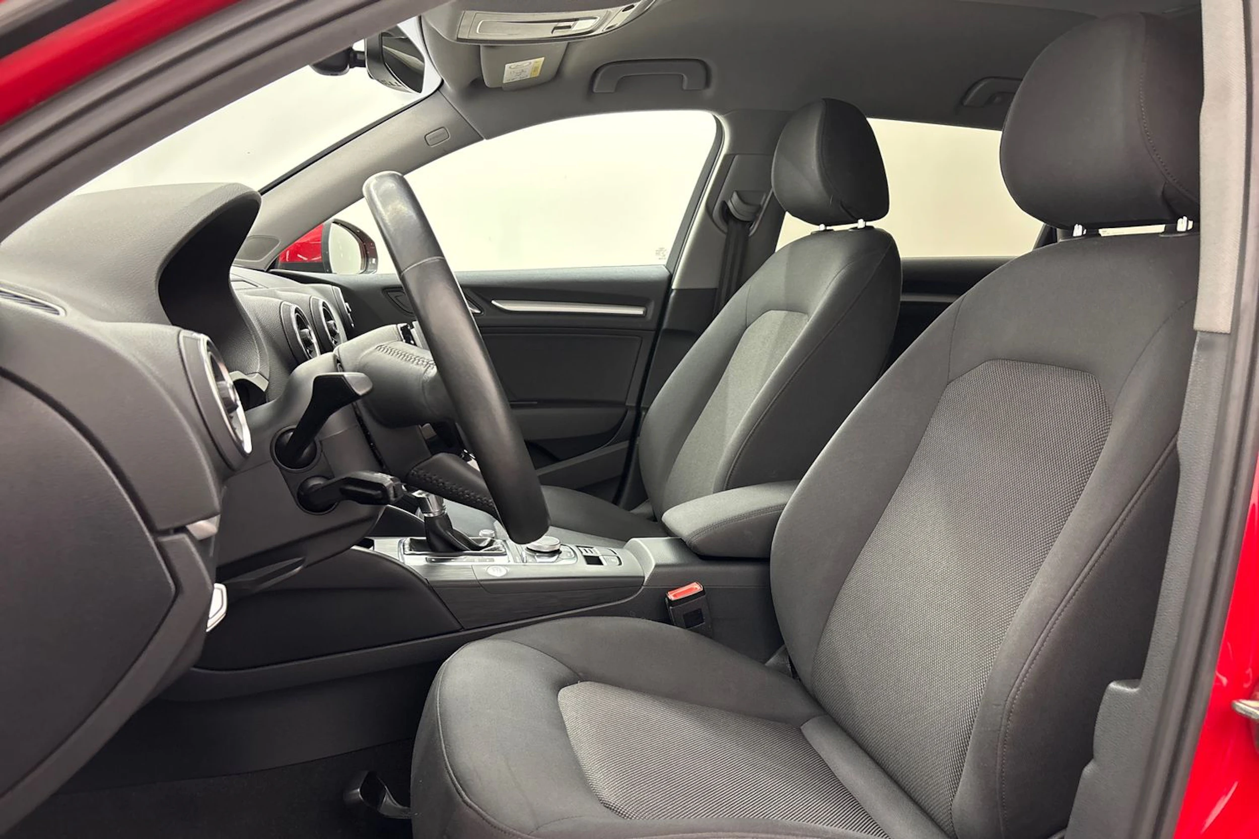 punainen Audi A3 2020 kuva 11.