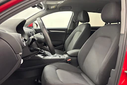 punainen Audi A3 2020 kuva 11.