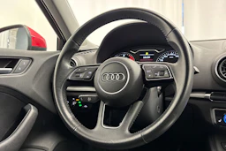 punainen Audi A3 2020 kuva 12.