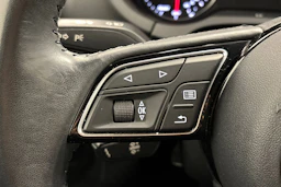 punainen Audi A3 2020 kuva 13.