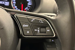 punainen Audi A3 2020 kuva 14.