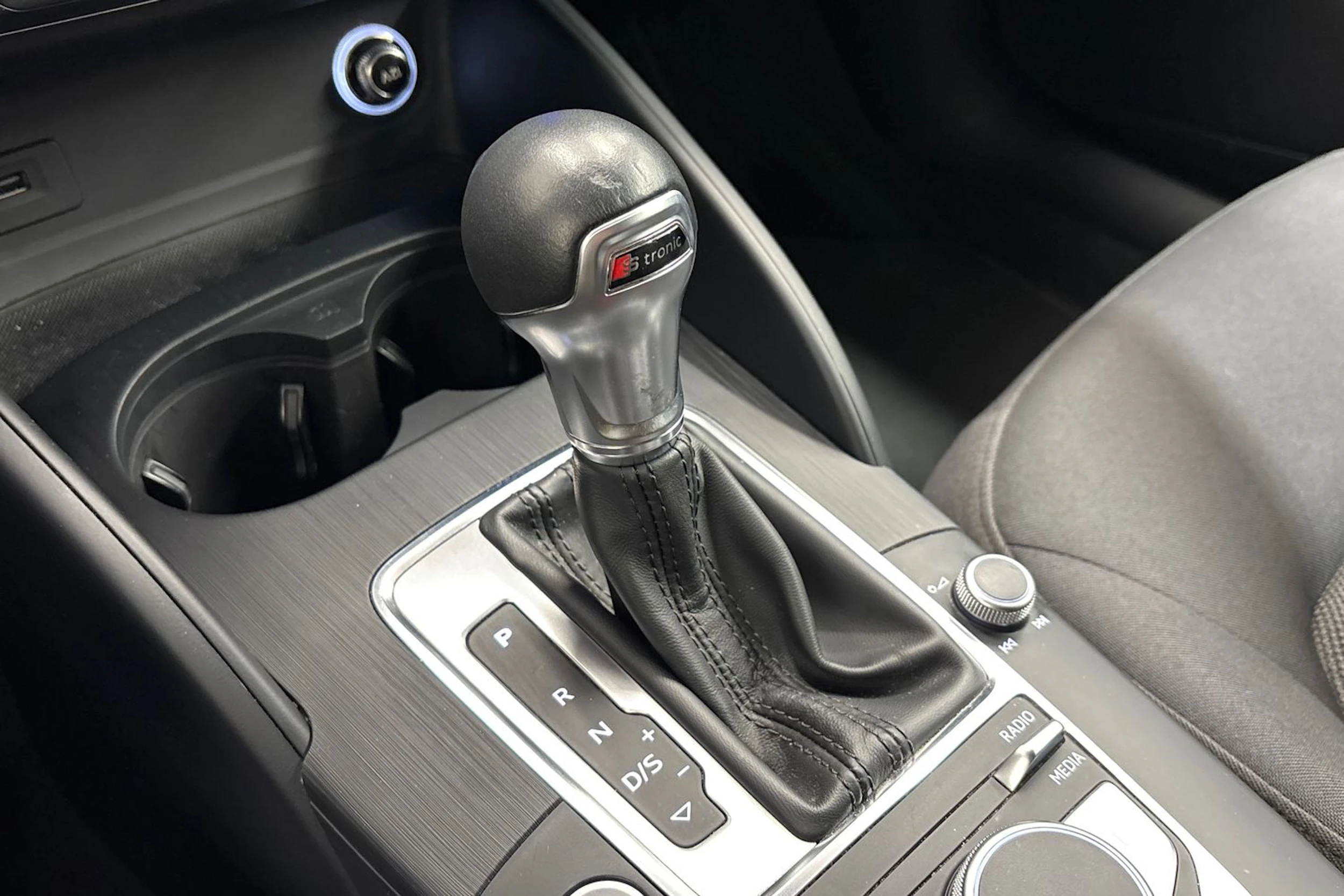 punainen Audi A3 2020 kuva 18.