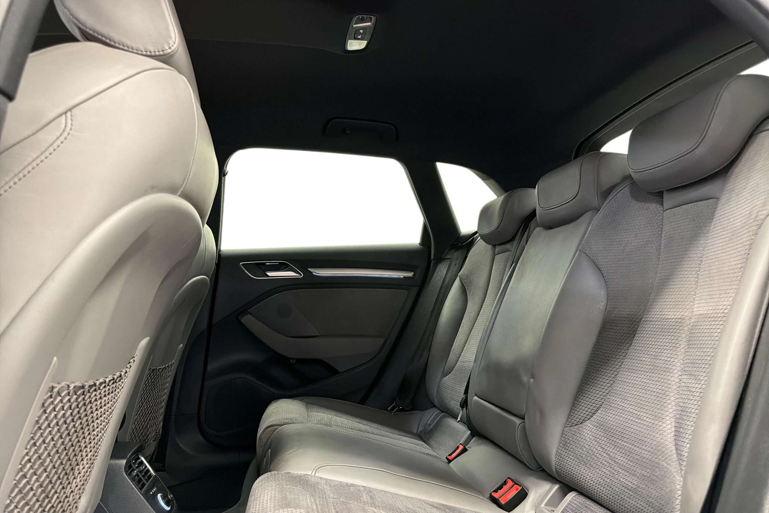 Musta Audi A3 2020 kuva 8.