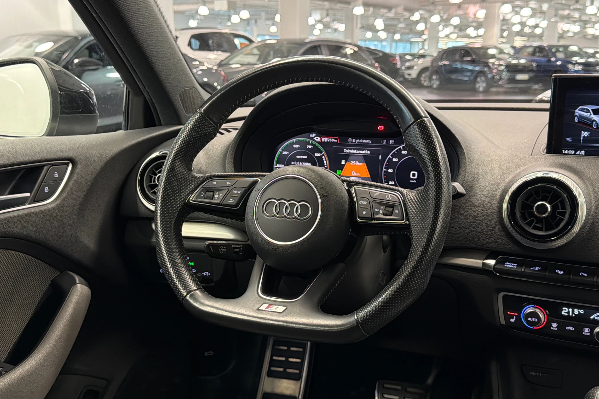 Musta Audi A3 2020 kuva 13.