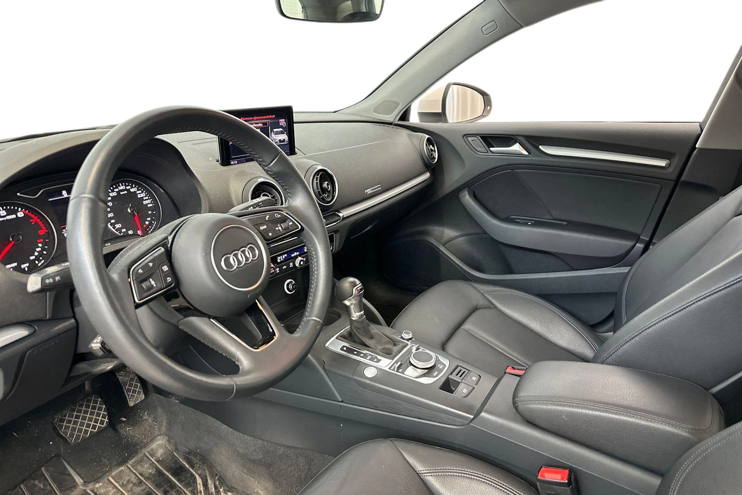 valkoinen Audi A3 2020 kuva 3.