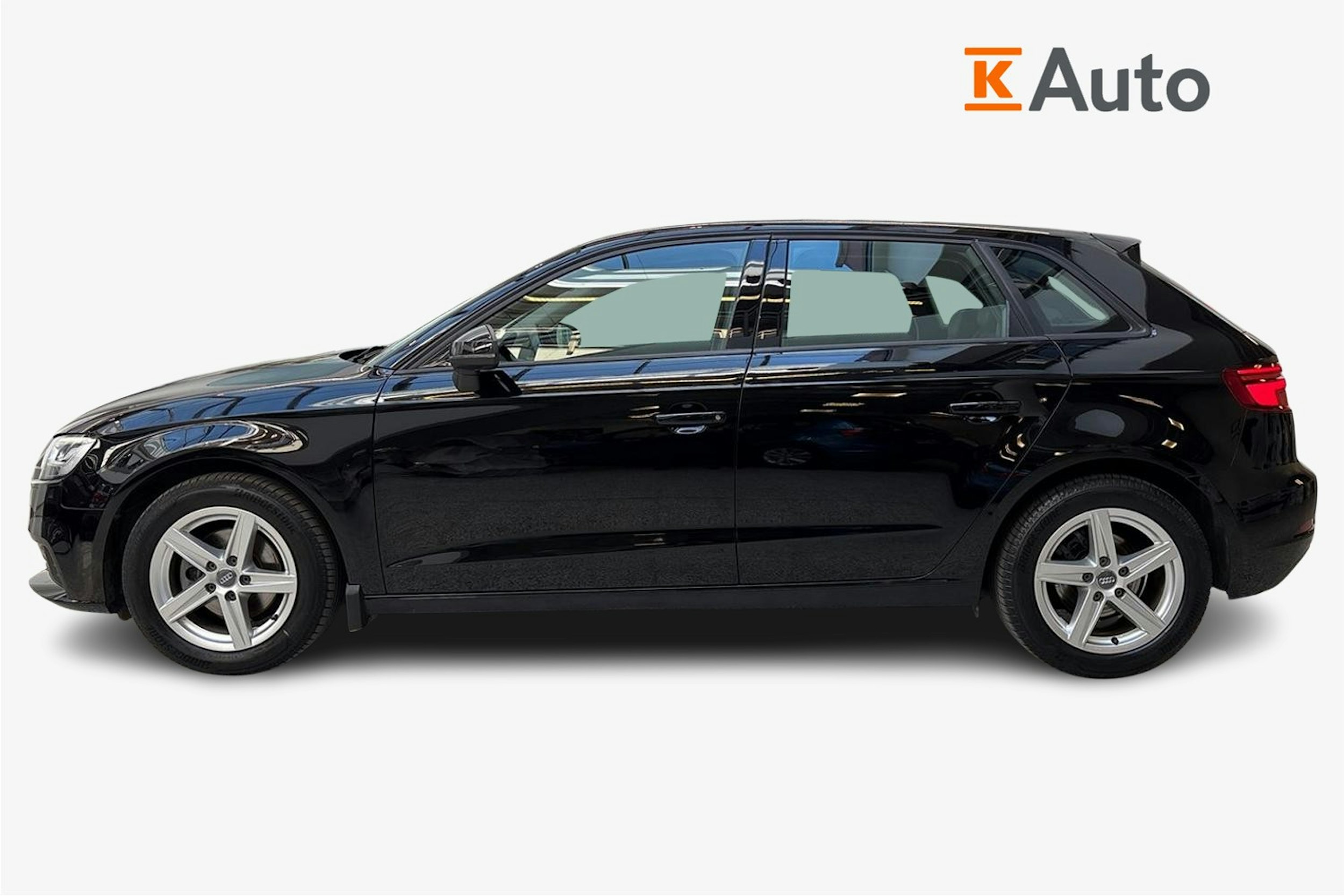 musta Audi A3 2020 kuva 6.