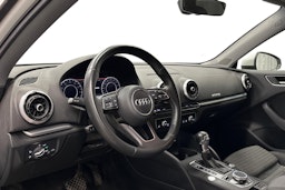 valkoinen Audi A3 2020 kuva 3.