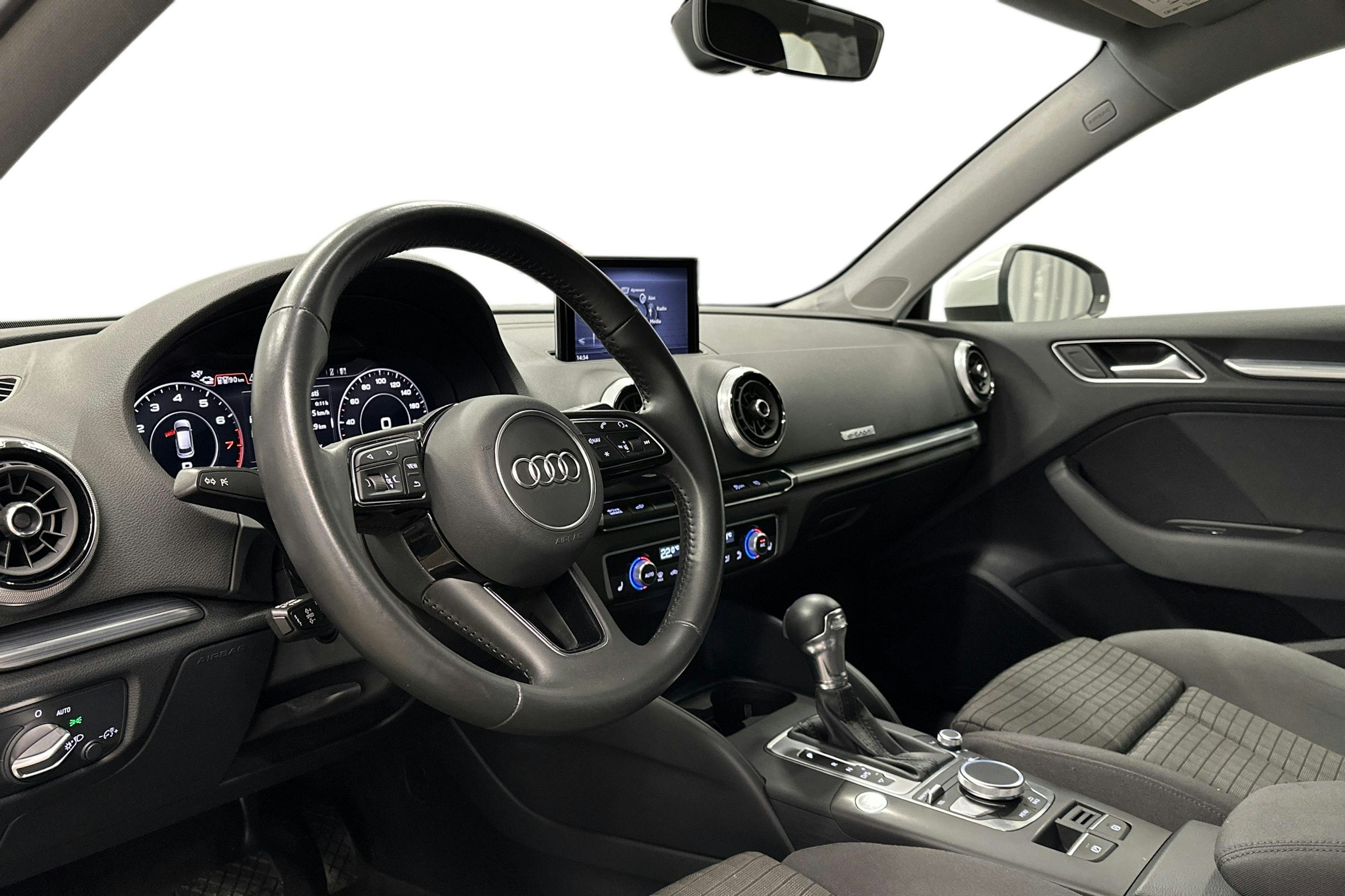 valkoinen Audi A3 2020 kuva 7.