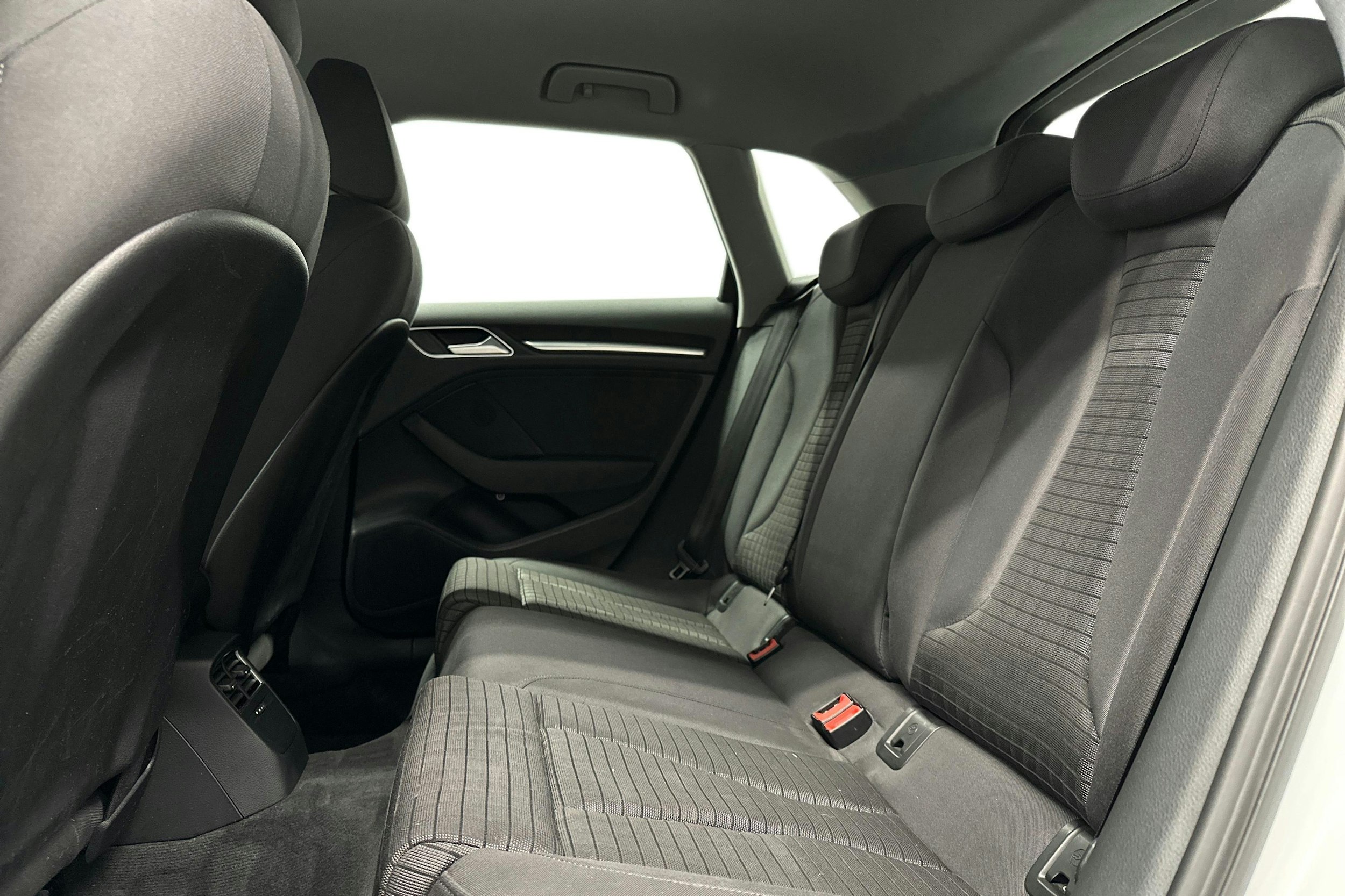 valkoinen Audi A3 2020 kuva 10.