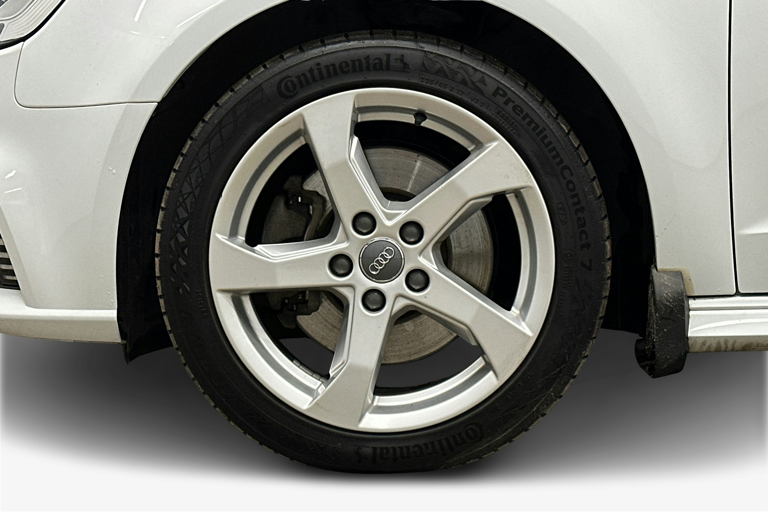 valkoinen Audi A3 2020 kuva 11.