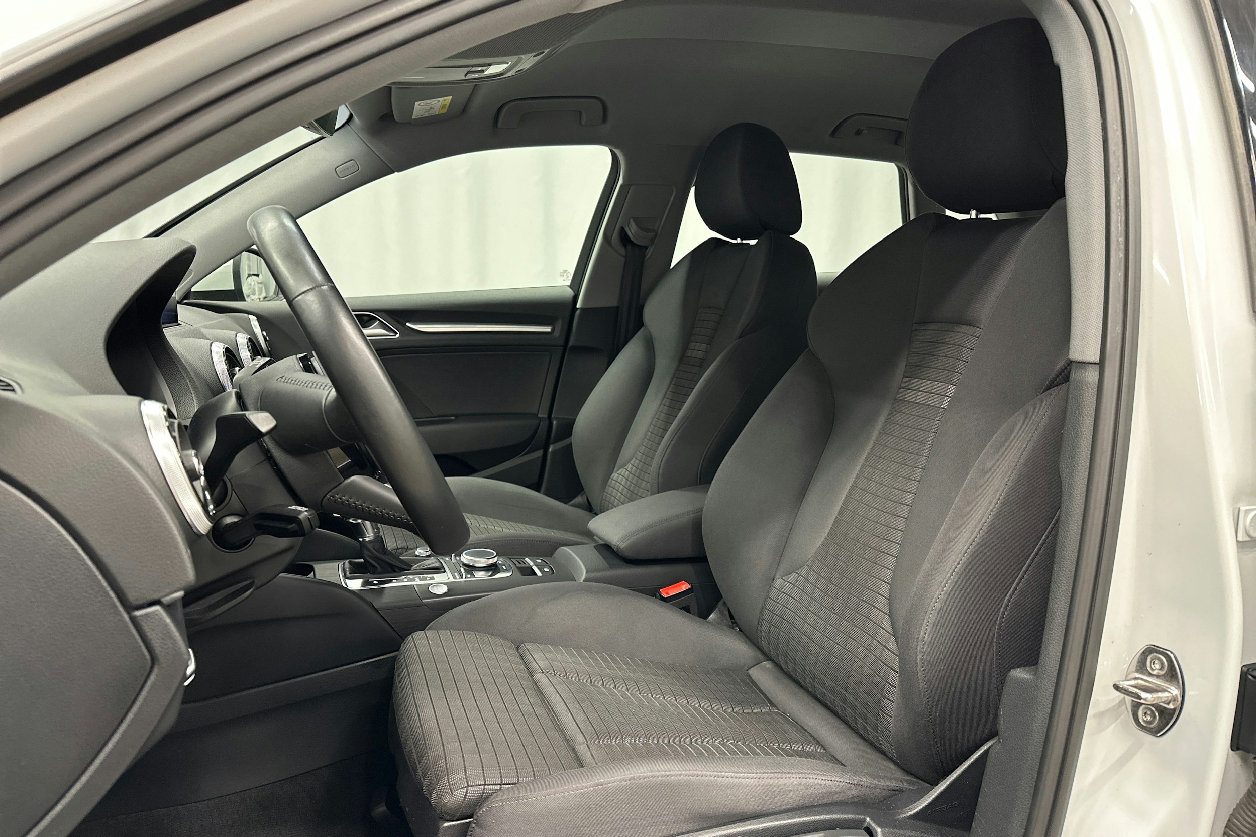 valkoinen Audi A3 2020 kuva 15.