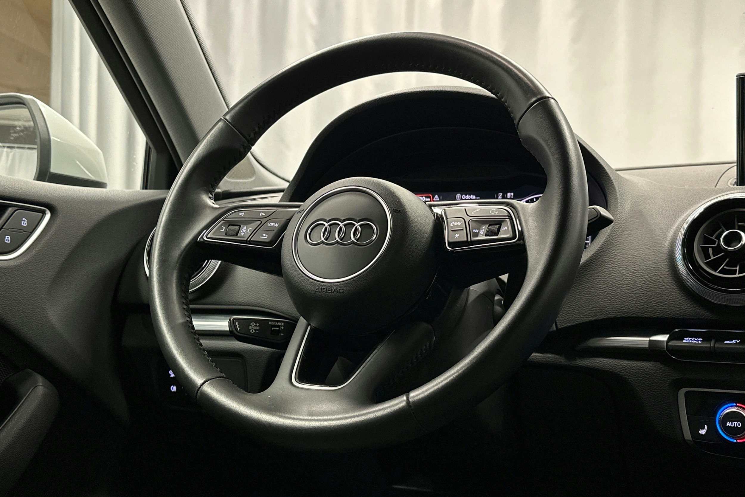 valkoinen Audi A3 2020 kuva 16.