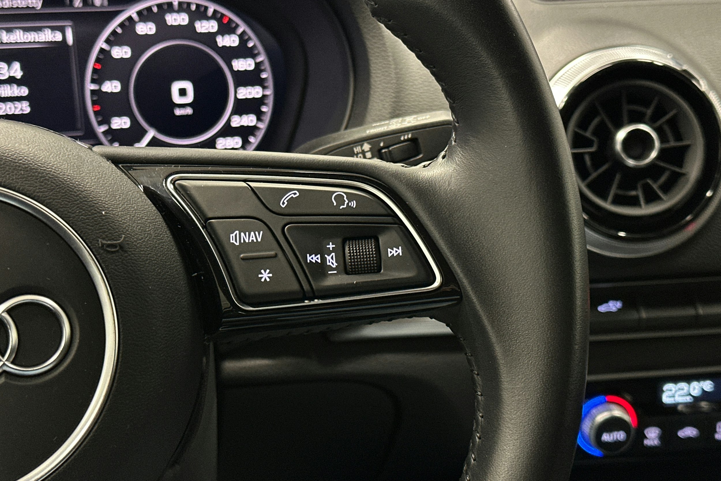 valkoinen Audi A3 2020 kuva 18.