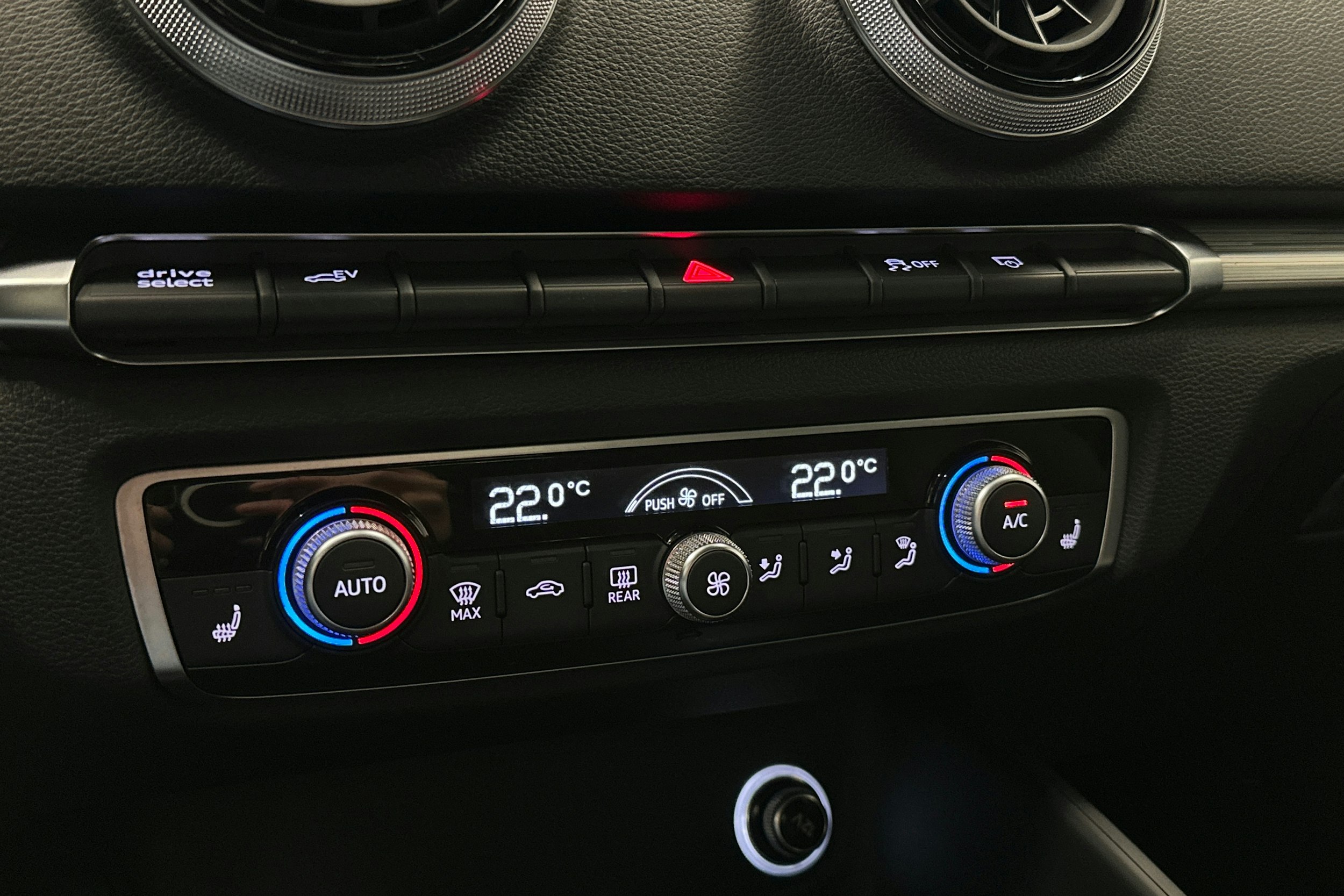 valkoinen Audi A3 2020 kuva 25.