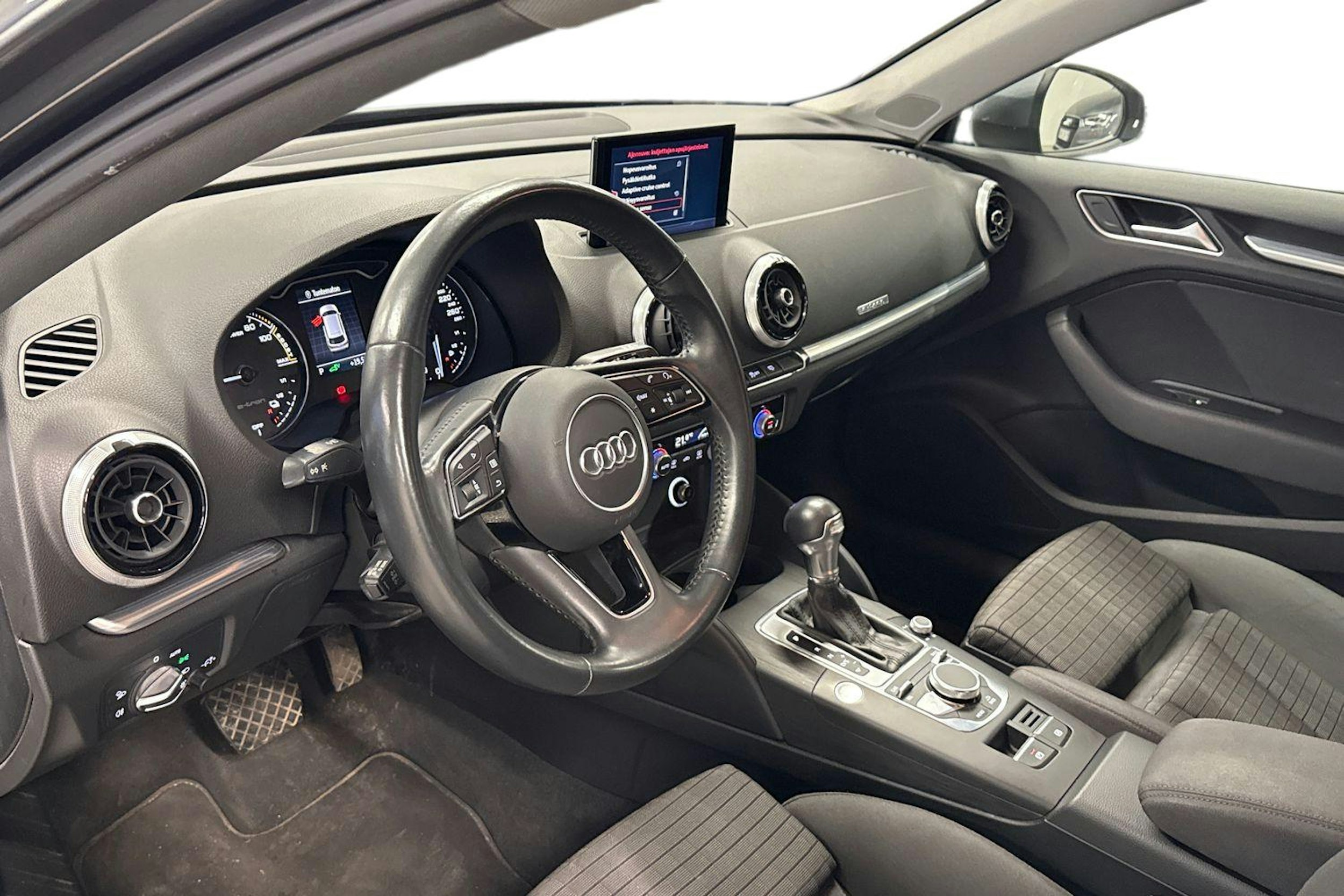 harmaa Audi A3 2020 kuva 7.