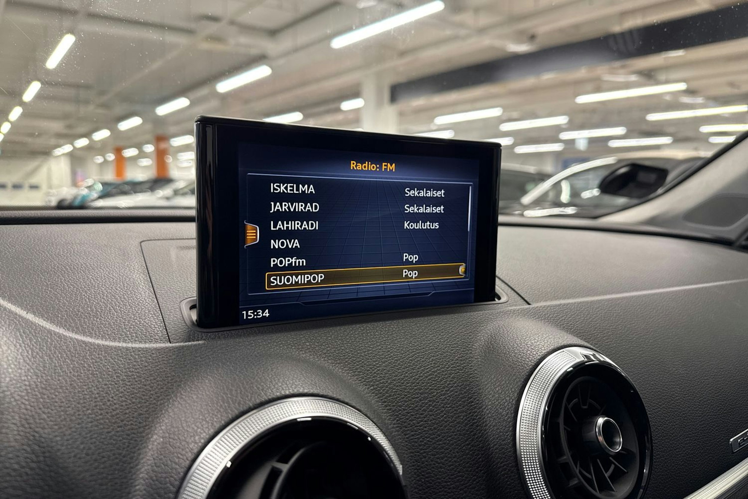 harmaa Audi A3 2020 kuva 19.