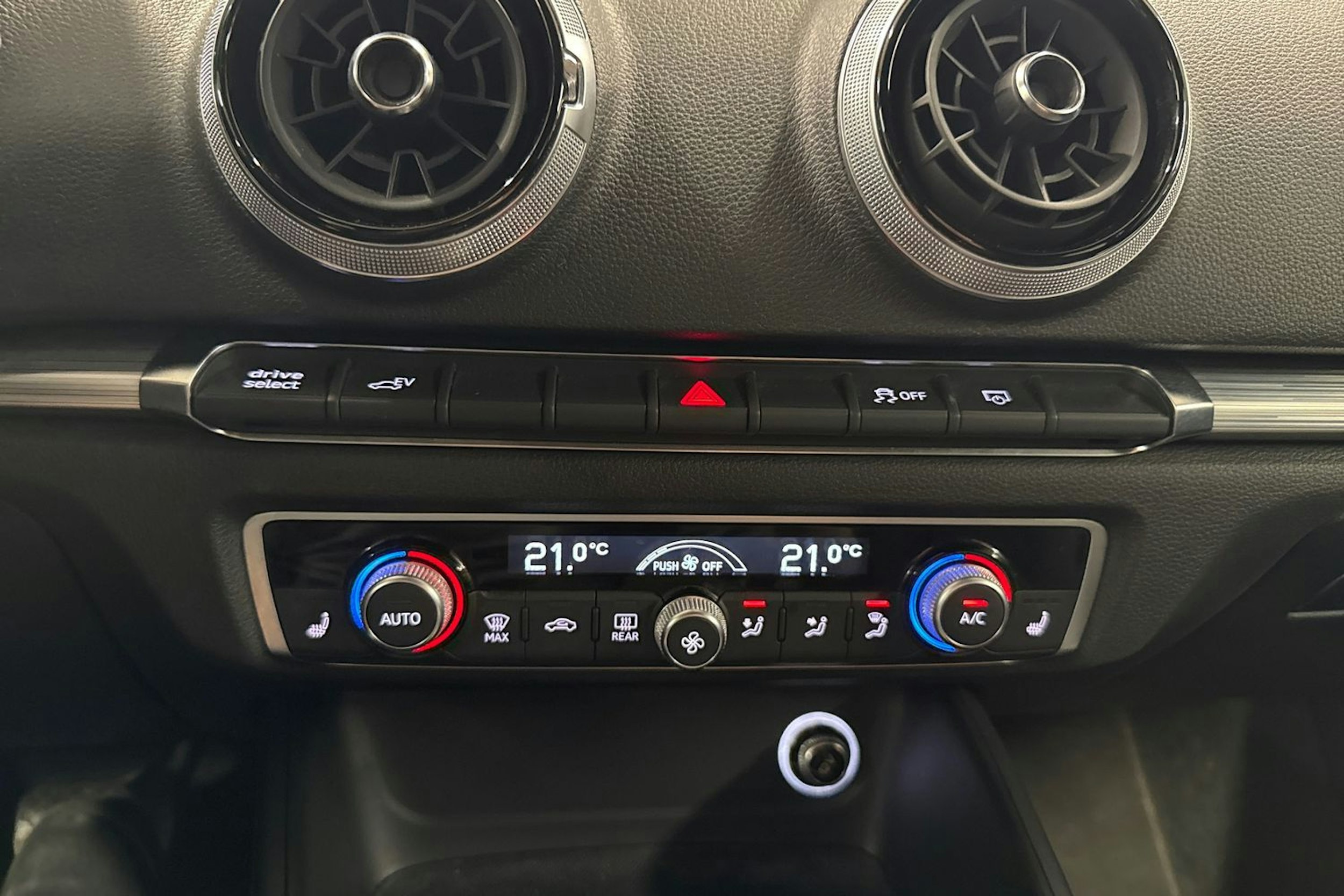 harmaa Audi A3 2020 kuva 23.