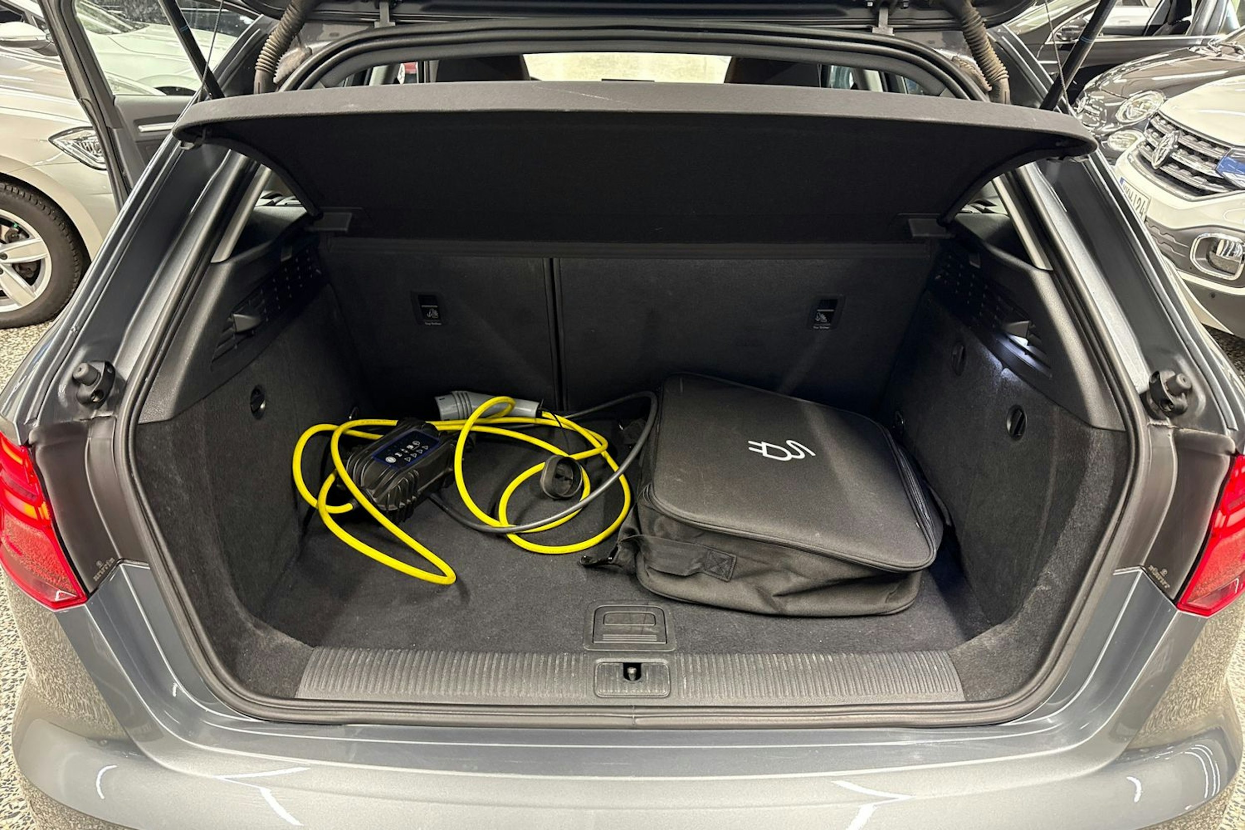 harmaa Audi A3 2020 kuva 27.