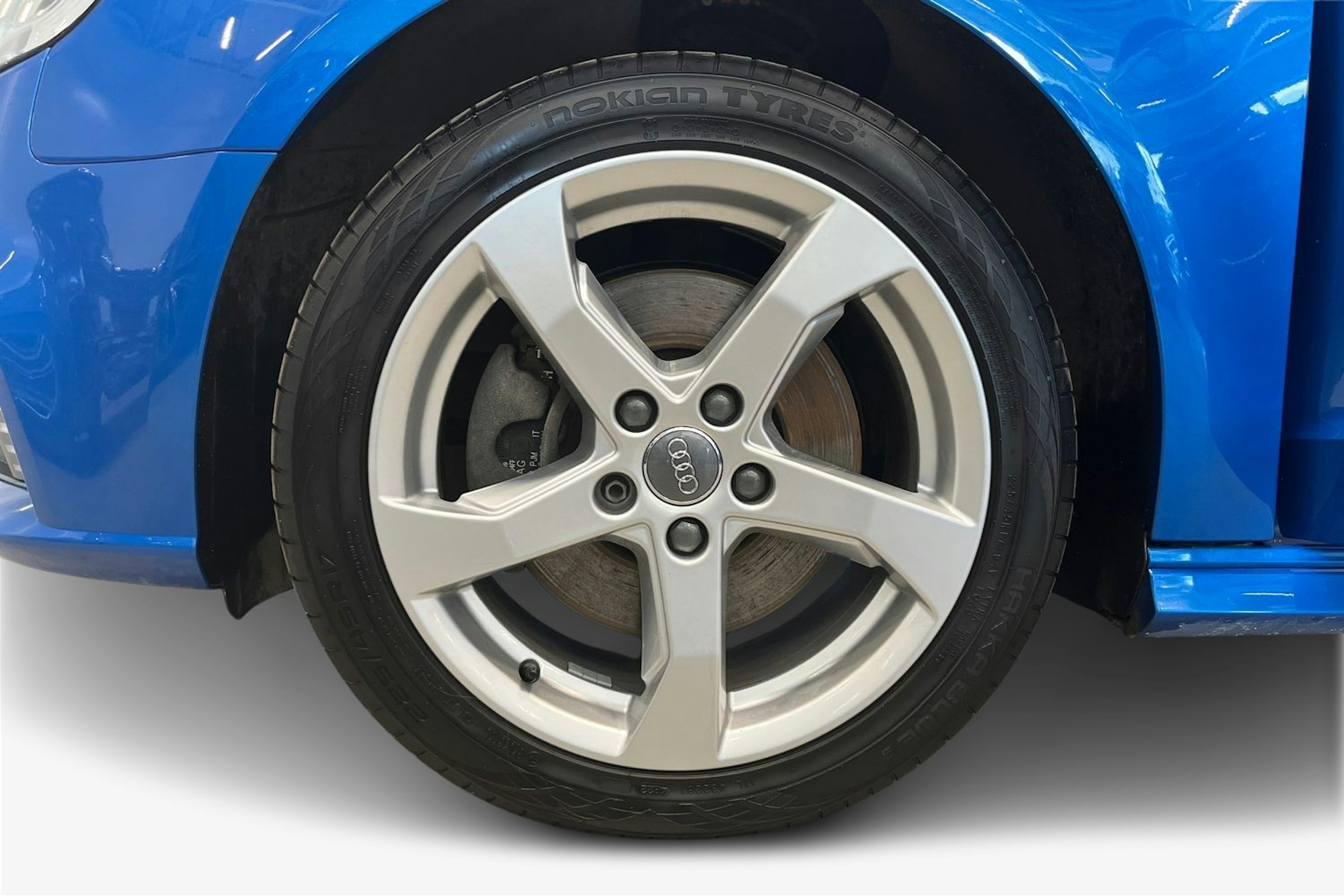sininen Audi A3 2020 kuva 11.