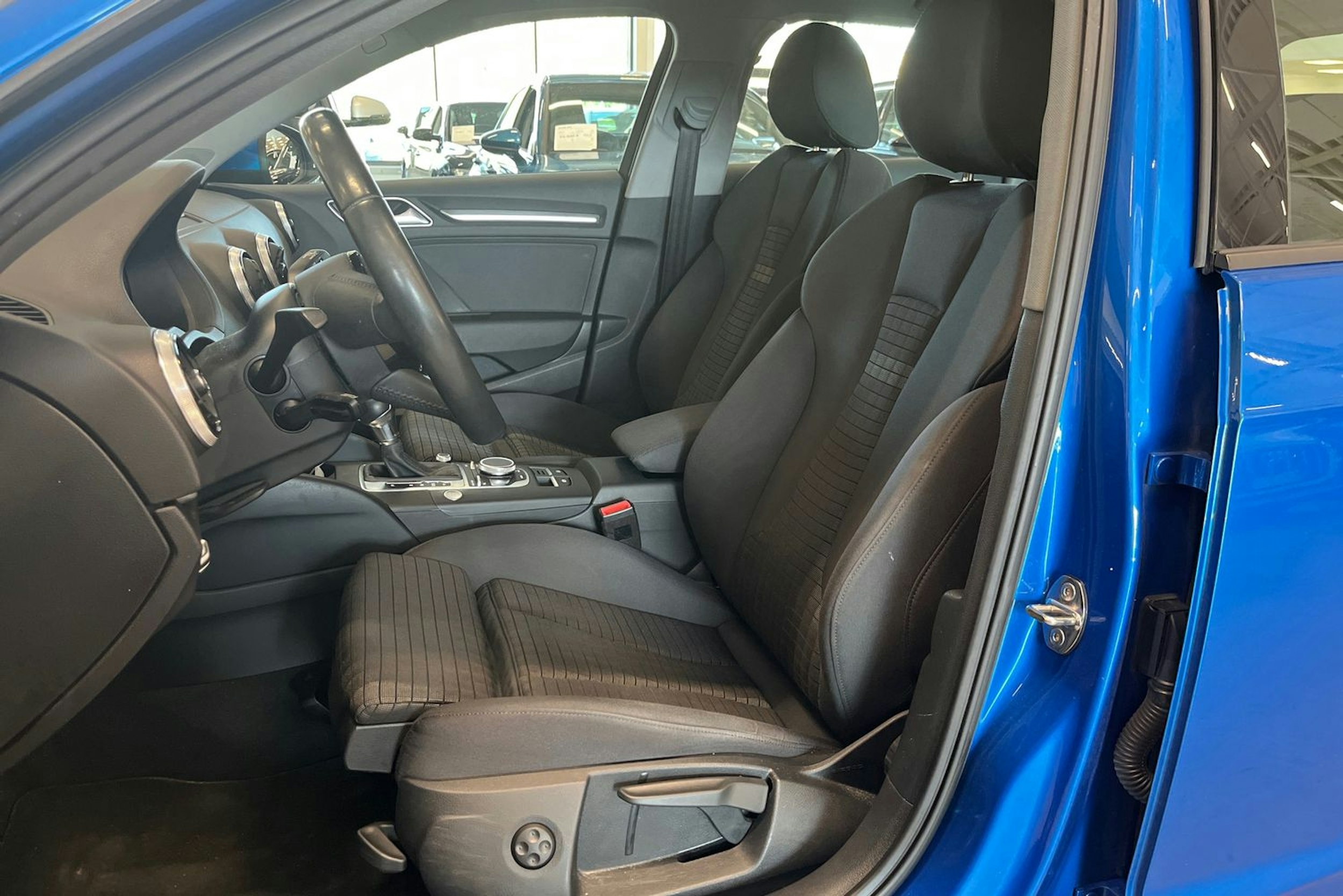 sininen Audi A3 2020 kuva 14.