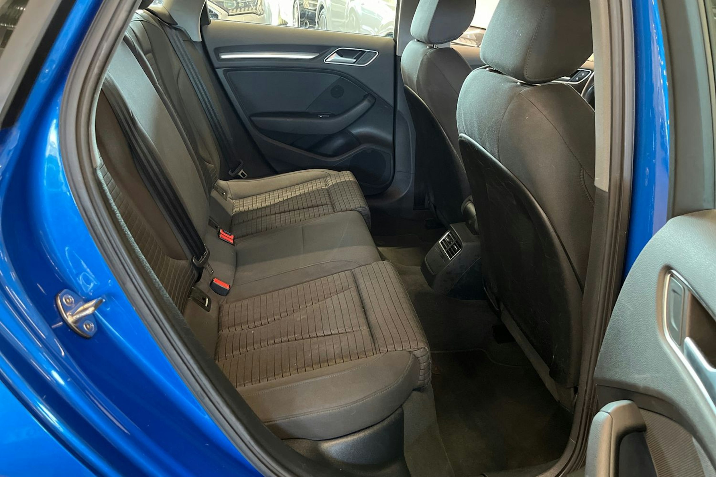 sininen Audi A3 2020 kuva 16.