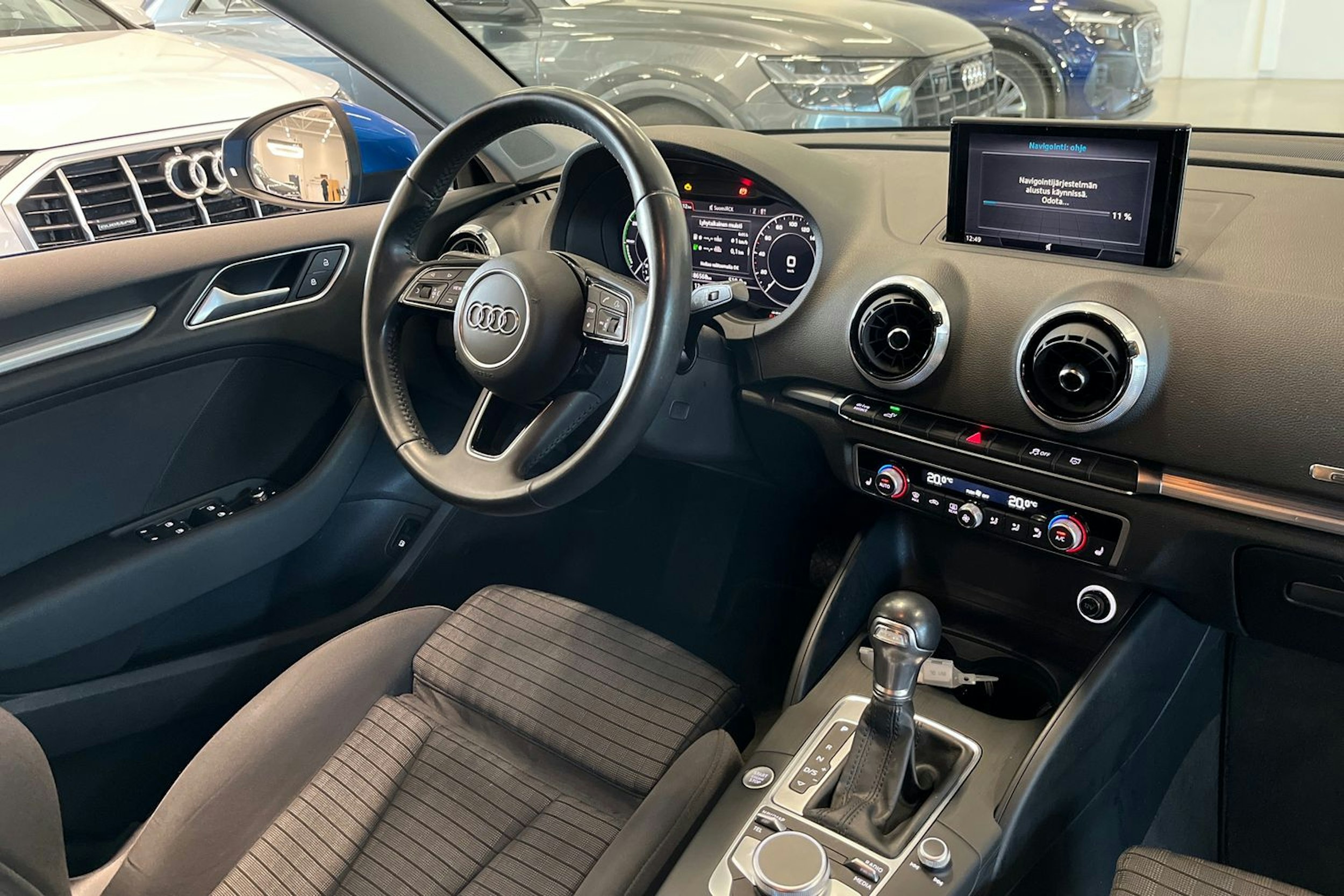 sininen Audi A3 2020 kuva 17.