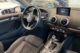 sininen Audi A3 2020 kuva 17.