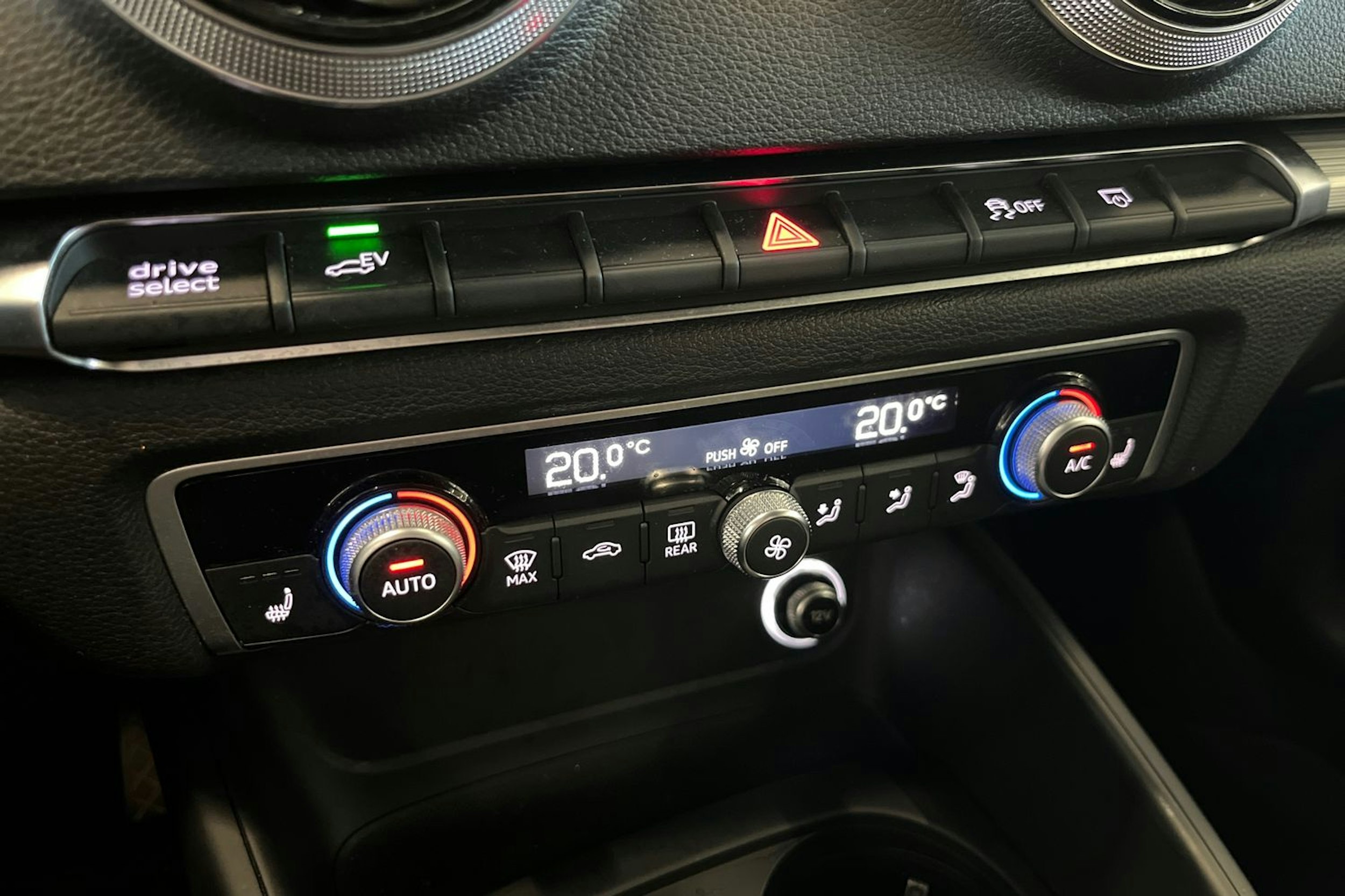 sininen Audi A3 2020 kuva 29.