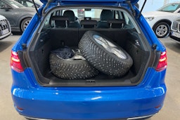 sininen Audi A3 2020 kuva 32.